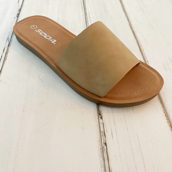 Soda Slip On Tan Casual Sandals New Without Box - Picture 3 of 7
